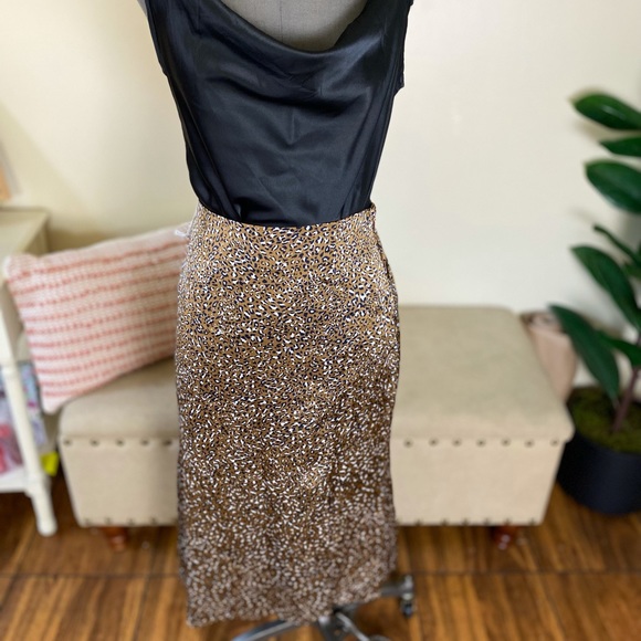 Women’s animal print midi skirt with side slit - Picture 4 of 4